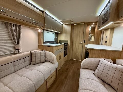 Coachman Pastiche 460 24