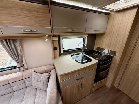 Coachman Pastiche 460 18