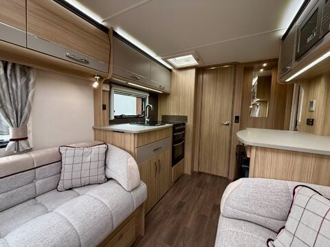 Coachman Pastiche 460 16