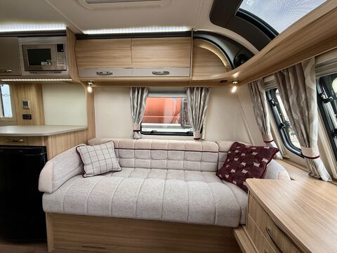 Coachman Pastiche 460 13