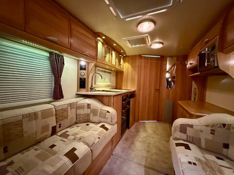 Bailey Unicorn Seville 28