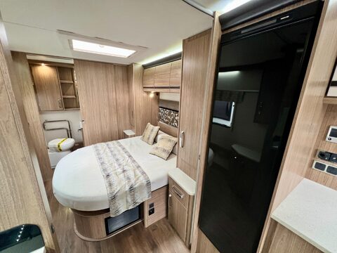 Coachman Laser 675 19