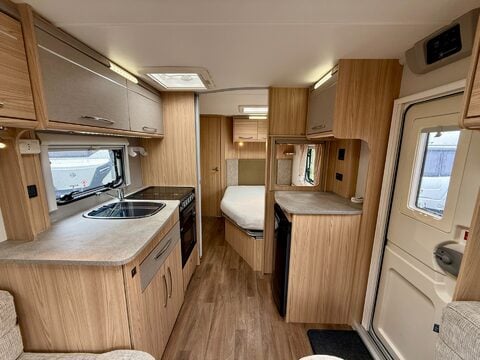 Coachman Vision 560 17