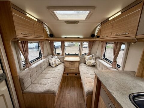 Coachman Vision 560 11