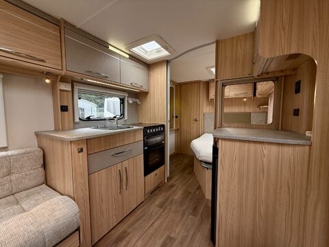 Coachman Vision 560 16