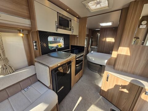 Swift Challenger 580 Elite  11