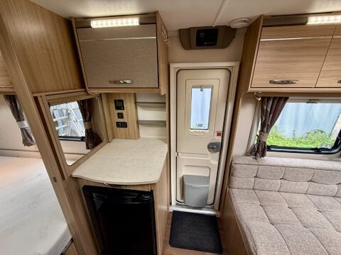 Coachman Vision 560 16