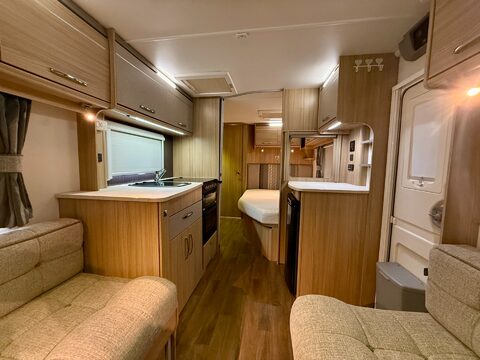 Coachman Vision 560 28