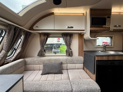 Swift Accord 580 17