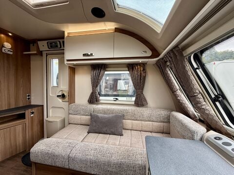 Swift Accord 580 15