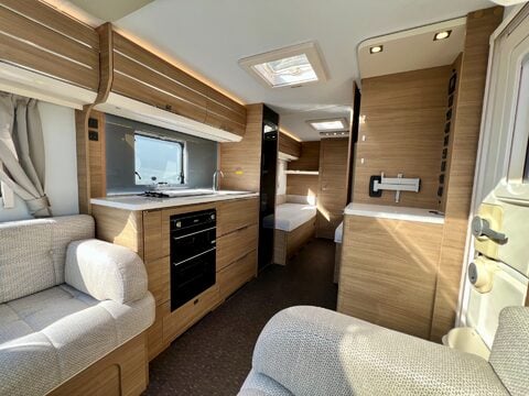 Adria Adora Seine 612 DL 18