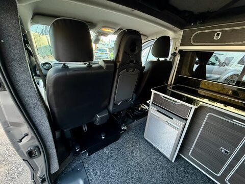 Vauxhall Vivaro Lusso Camper 15