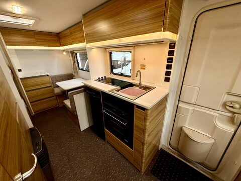 Adria Altea 542 DK Severn  19