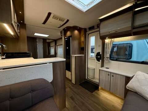 Coachman Lusso 1  19