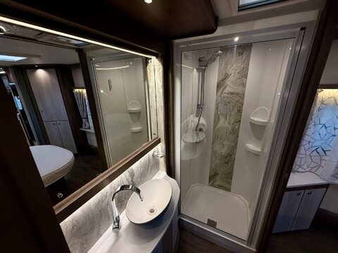 Coachman Lusso 1  33