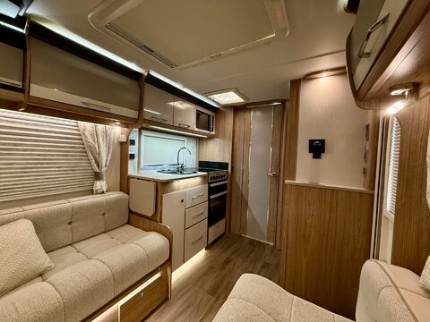 Coachman Laser 650 27