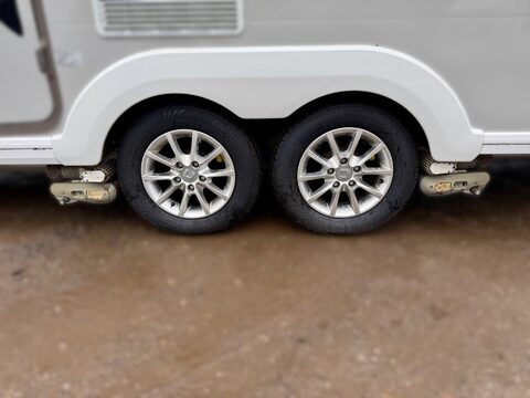 Coachman Laser 650 6