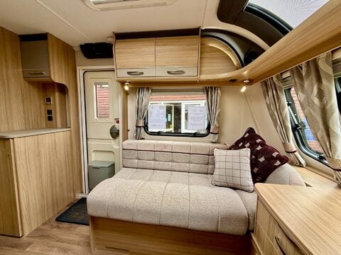 Coachman Pastiche 545 18
