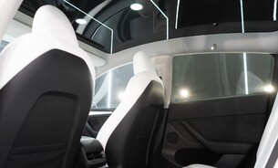 Tesla Model Y Long Range, White Interior, 20" Induction Alloys, Panoramic Roof 11