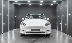 Tesla Model Y Long Range, White Interior, 20" Induction Alloys, Panoramic Roof 4