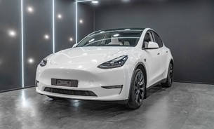 Tesla Model Y Long Range, White Interior, 20" Induction Alloys, Panoramic Roof 3