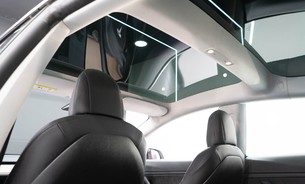 Tesla Model 3 Long Range, Enhanced Autopilot, Heat Pump, Panoramic Roof, Black Interior 9