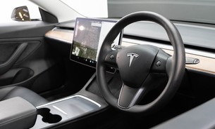 Tesla Model 3 Long Range, Enhanced Autopilot, Heat Pump, Panoramic Roof, Black Interior 7