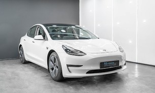 Tesla Model 3 Long Range, Enhanced Autopilot, Heat Pump, Panoramic Roof, Black Interior 5
