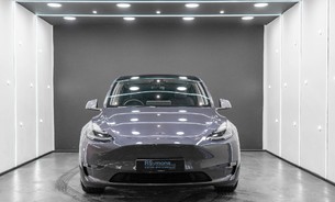 Tesla Model Y Performance Black Interior Panoramic Roof Heated Seats and Steering Wheel 4
