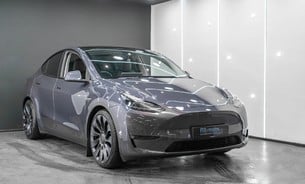 Tesla Model Y Performance Black Interior Panoramic Roof Heated Seats and Steering Wheel 3