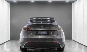 Tesla Model Y Performance Black Interior Panoramic Roof Heated Seats and Steering Wheel 6