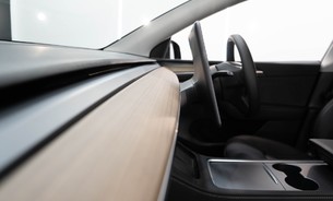 Tesla Model Y Performance Black Interior Panoramic Roof Heated Seats and Steering Wheel 9
