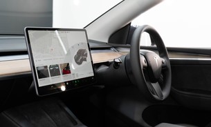 Tesla Model Y Performance Black Interior Panoramic Roof Heated Seats and Steering Wheel 8
