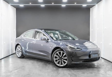 Tesla Model 3 Long Range, Full Self Driving, White Interior, 19'' Sport Wheels, Pano Roof