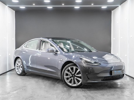 Tesla Model 3 Long Range, Full Self Driving, White Interior, 19'' Sport Wheels, Pano Roof