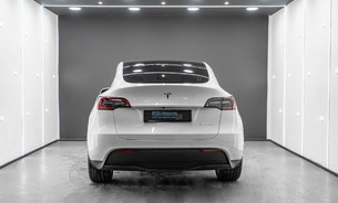 Tesla Model Y Long Range, Heat Pump, Heated Steering Wheel, Pano Roof, Black Interior 7