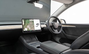 Tesla Model Y Long Range, Heat Pump, Heated Steering Wheel, Pano Roof, Black Interior 2