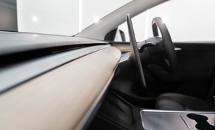 Tesla Model Y Long Range, Heat Pump, Heated Steering Wheel, Pano Roof, Black Interior 14