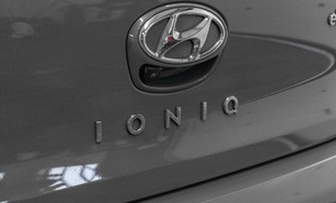 Hyundai IONIQ Premium SE One Owner Full Dealer Service History Reversing Camera 11