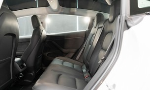 Tesla Model 3 Long Range, Heat Pump, Heated Steering Wheel, Pano Roof,  Black Interior 9