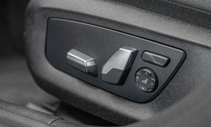 BMW 5 Series 530e M Sport Head Up Display Harman Kardon Rev Camera Comfort Access  12
