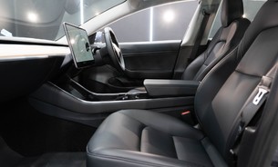 Tesla Model 3 Long Range, Enhanced Autopilot, Auto Lane Change, Navigate on Autopilot 9
