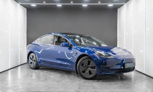 Tesla Model 3 Long Range, Heat Pump, Heated Steering Wheel, Pano Roof, Black Interior 1
