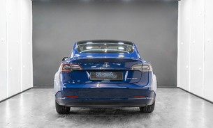 Tesla Model 3 Long Range, Heat Pump, Heated Steering Wheel, Pano Roof, Black Interior 5