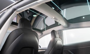 Tesla Model 3 Long Range, Heat Pump, Heated Steering Wheel, Pano Roof, Black Interior 9