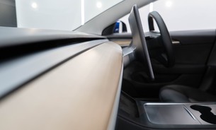 Tesla Model 3 Long Range, Heat Pump, Heated Steering Wheel, Pano Roof, Black Interior 7