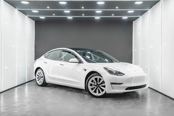 Tesla Model 3 Long Range, Enhanced Autopilot, Heat Pump, Heated Steering Wheel< Pano Roof