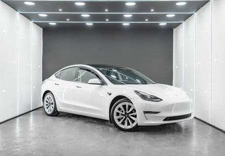 Tesla Model 3 Long Range, Enhanced Autopilot, Heat Pump, Heated Steering Wheel< Pano Roof