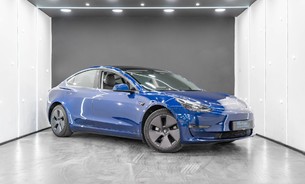 Tesla Model 3 Long Range, Heat Pump, Heated Steering Wheel, Pano Roof, Black Interior 1