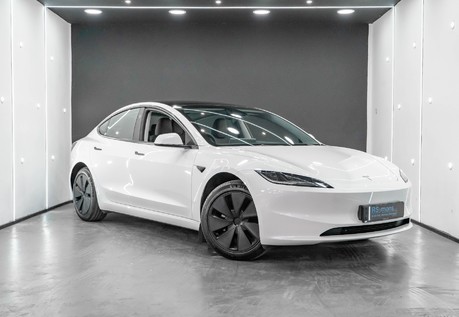 Tesla Model 3 Long Range, Highland, Adaptive Matrix LEDs, Ambient Lighting VAT Qualifying